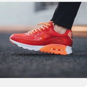 Nike Air Max 90 Ultra Essential Women's Shoe